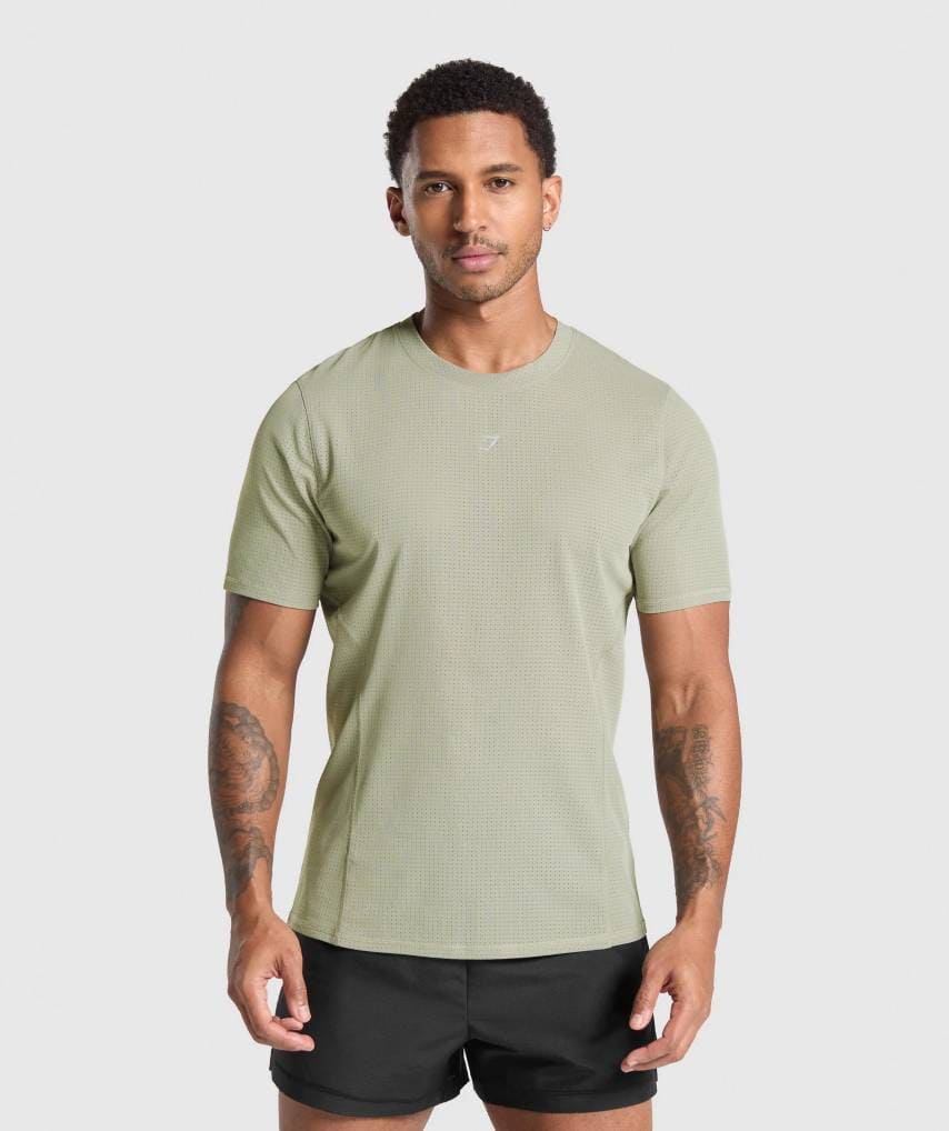 man- green slim cut long sleeved sports t-shirt
